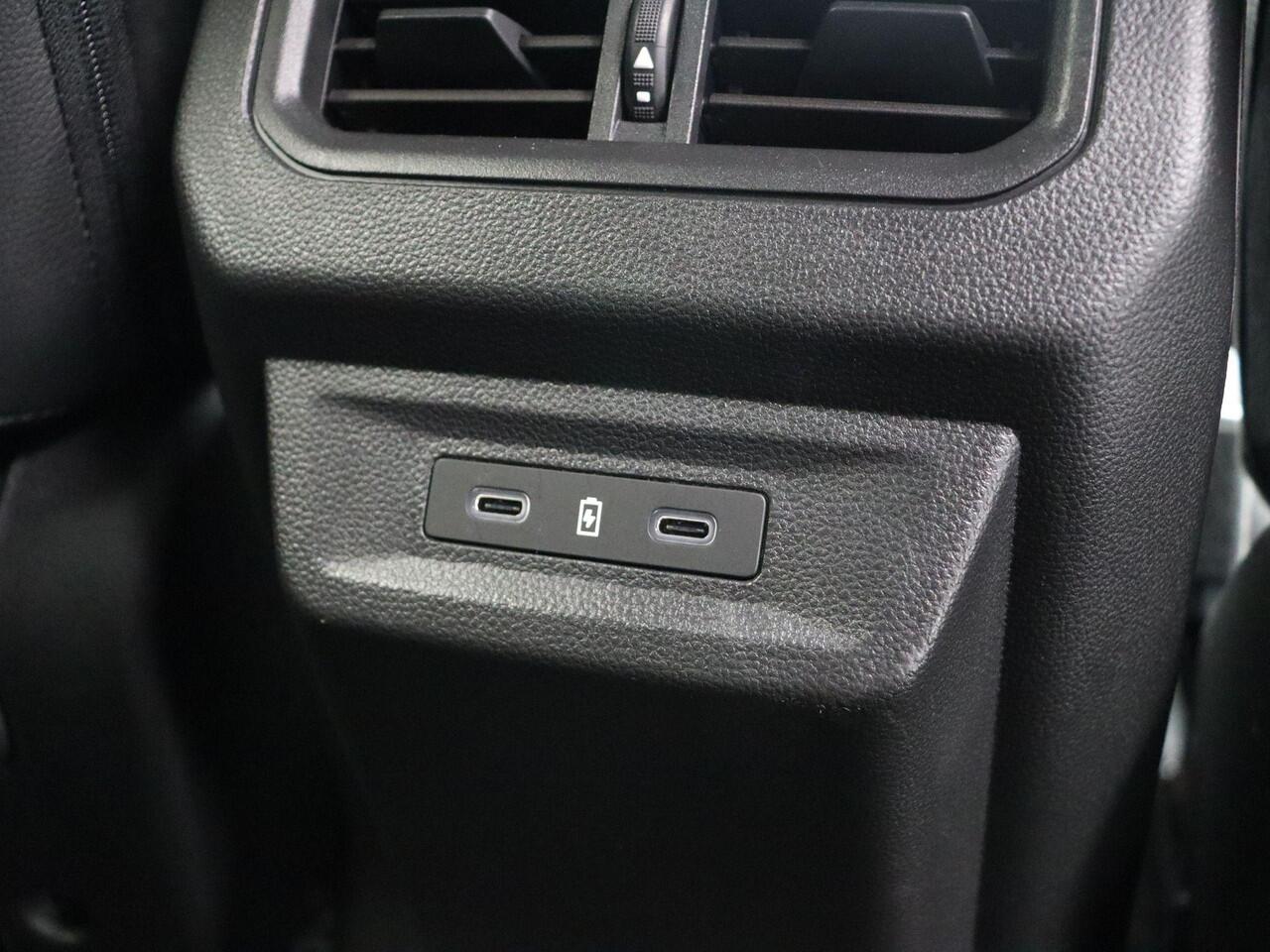 Renault Austral E-Tech Hybrid 200pk Techno Esprit Alpine | Trekhaak | Active driver assist | Elek. verwarmbaar stuur |