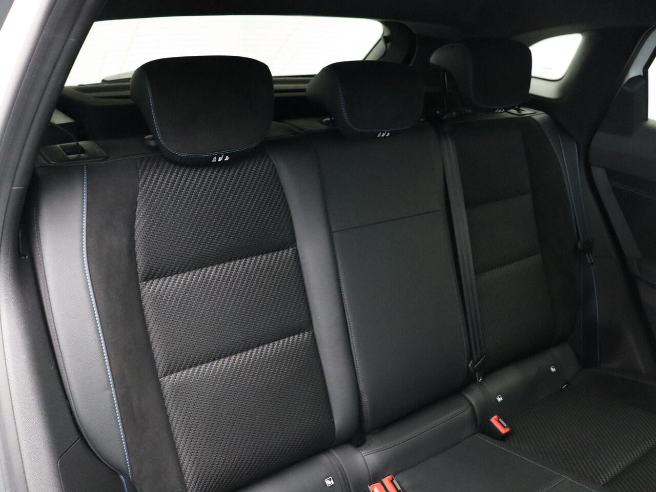 Renault Austral E-Tech Hybrid 200pk Techno Esprit Alpine | Trekhaak | Active driver assist | Elek. verwarmbaar stuur |