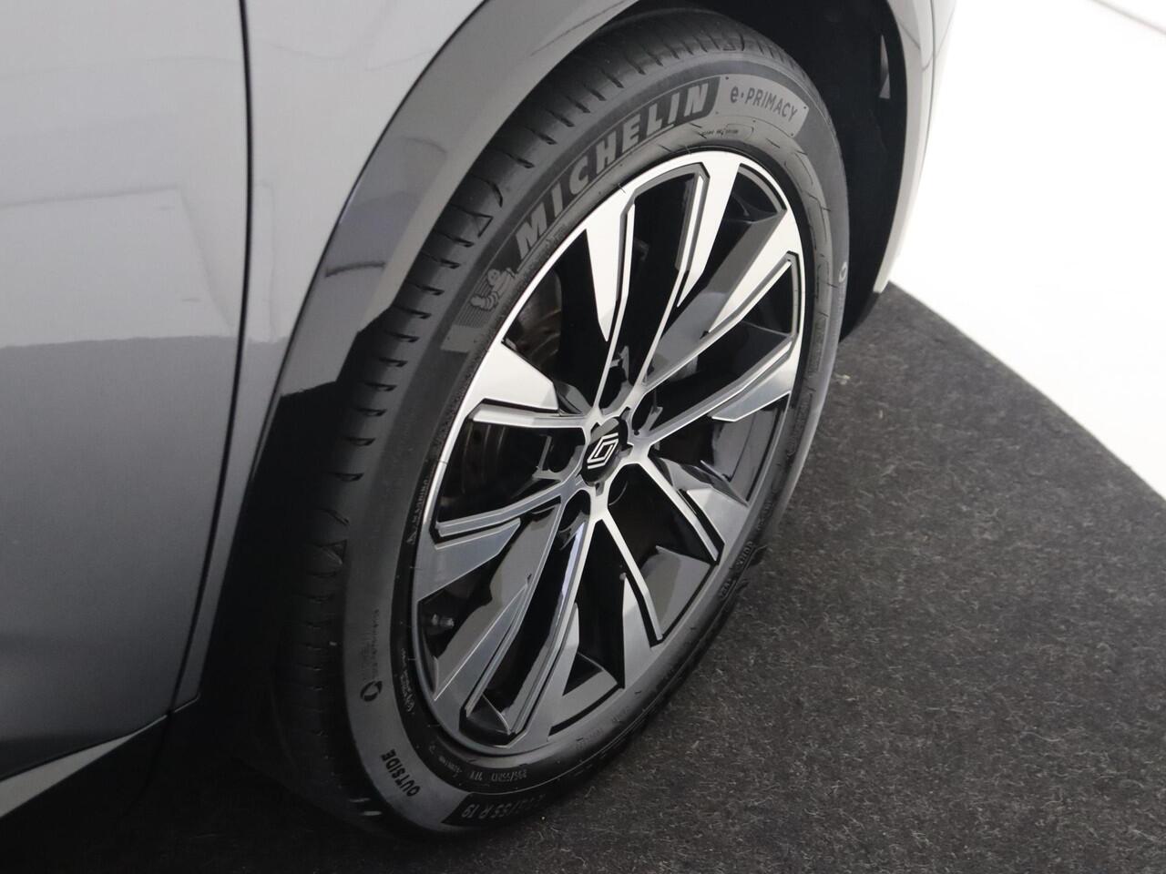 Renault Austral 1.2 E-Tech full hybrid 200 PK techno | Automaat | Navigatie | Panorama dak | 360 Camera | Climate Control