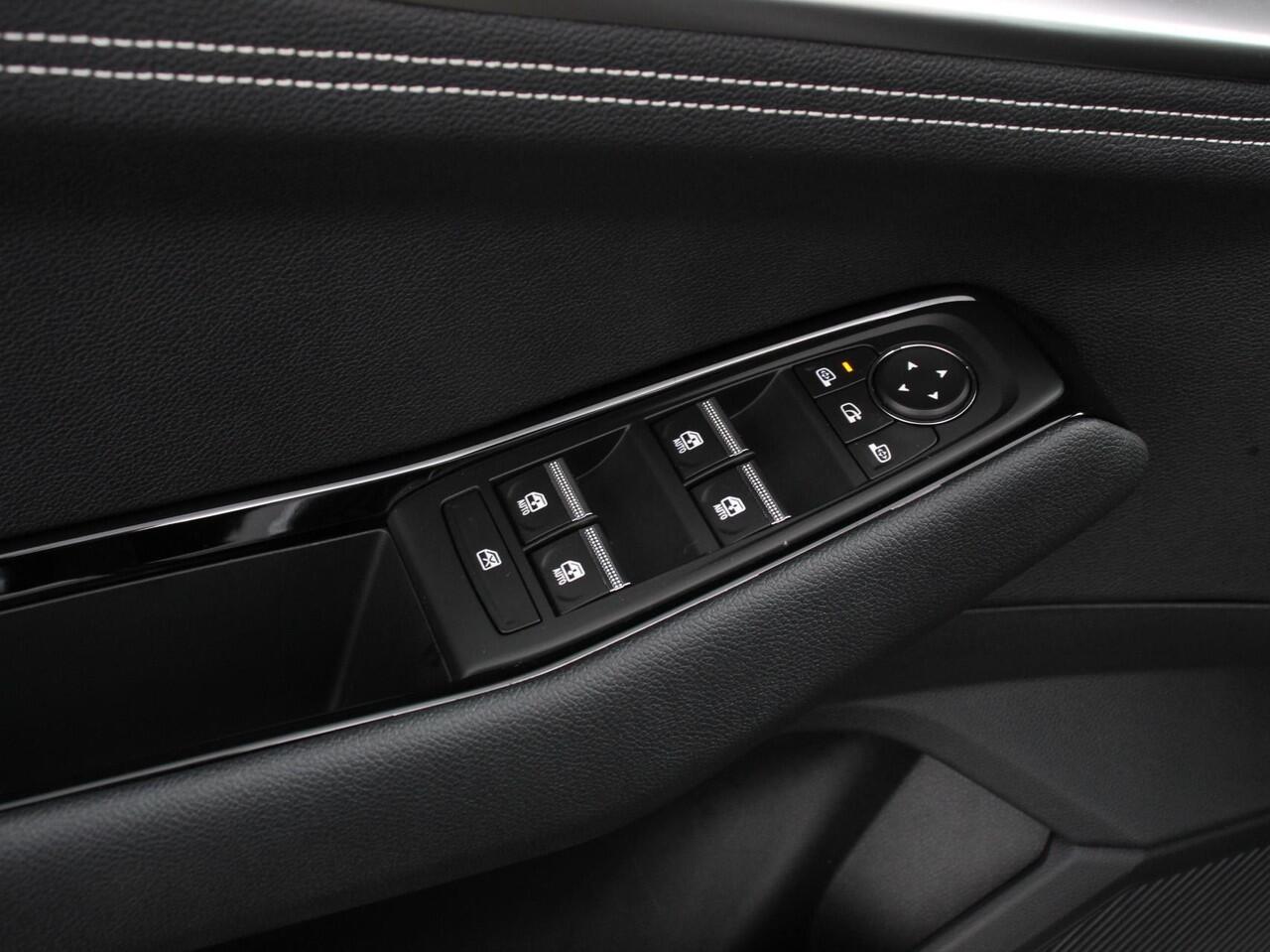 Renault Austral 1.3 Mild Hybrid 160 X-Tronic DEMO! Climate control Cruise Control adaptief Panorama dak LED Navigatie Sfeerverlichting Elektrische achterklep Stoel + stuurverwarming 360* camera Premium audio Arkamys