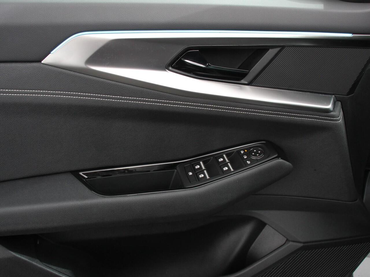 Renault Austral 1.3 Mild Hybrid 160 X-Tronic DEMO! Climate control Cruise Control adaptief Panorama dak LED Navigatie Sfeerverlichting Elektrische achterklep Stoel + stuurverwarming 360* camera Premium audio Arkamys