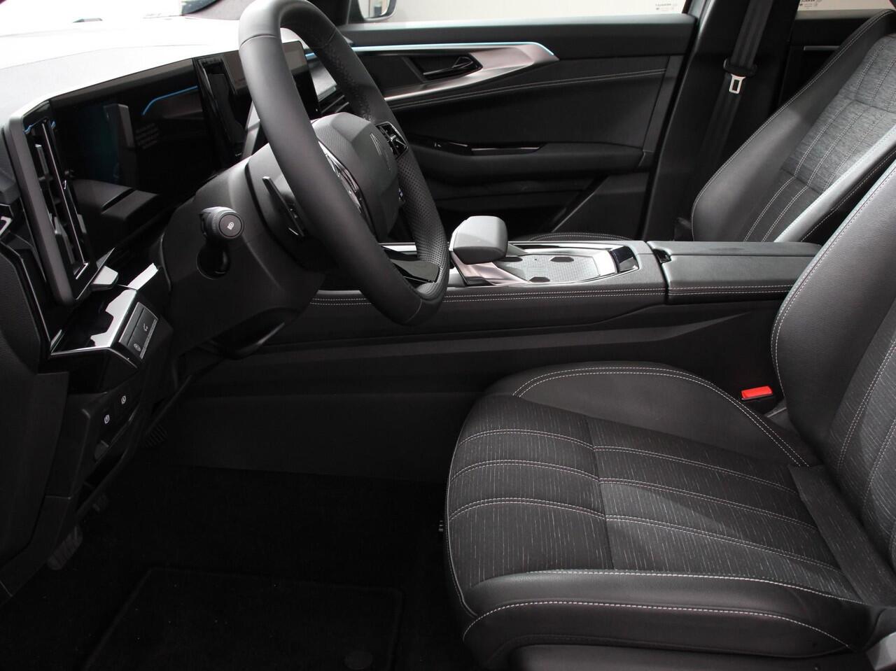 Renault Austral 1.3 Mild Hybrid 160 X-Tronic DEMO! Climate control Cruise Control adaptief Panorama dak LED Navigatie Sfeerverlichting Elektrische achterklep Stoel + stuurverwarming 360* camera Premium audio Arkamys