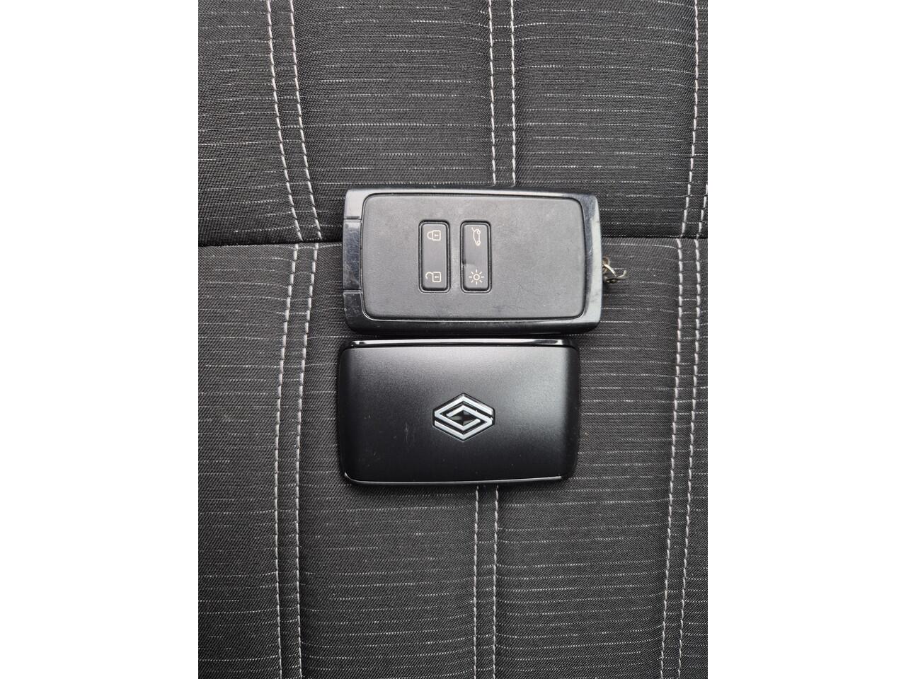 Renault Austral E-Tech full hybrid 200 techno Automaat / Fabrieksgarantie tot 04-2028 / Panoramadak / Trekgewicht 1500 kg / Pack Look / Rondomzicht camera / Apple Carplay Android Auto / Adaptief cruise control / Keyless Entry/Start / Draadloze telefoon lader /