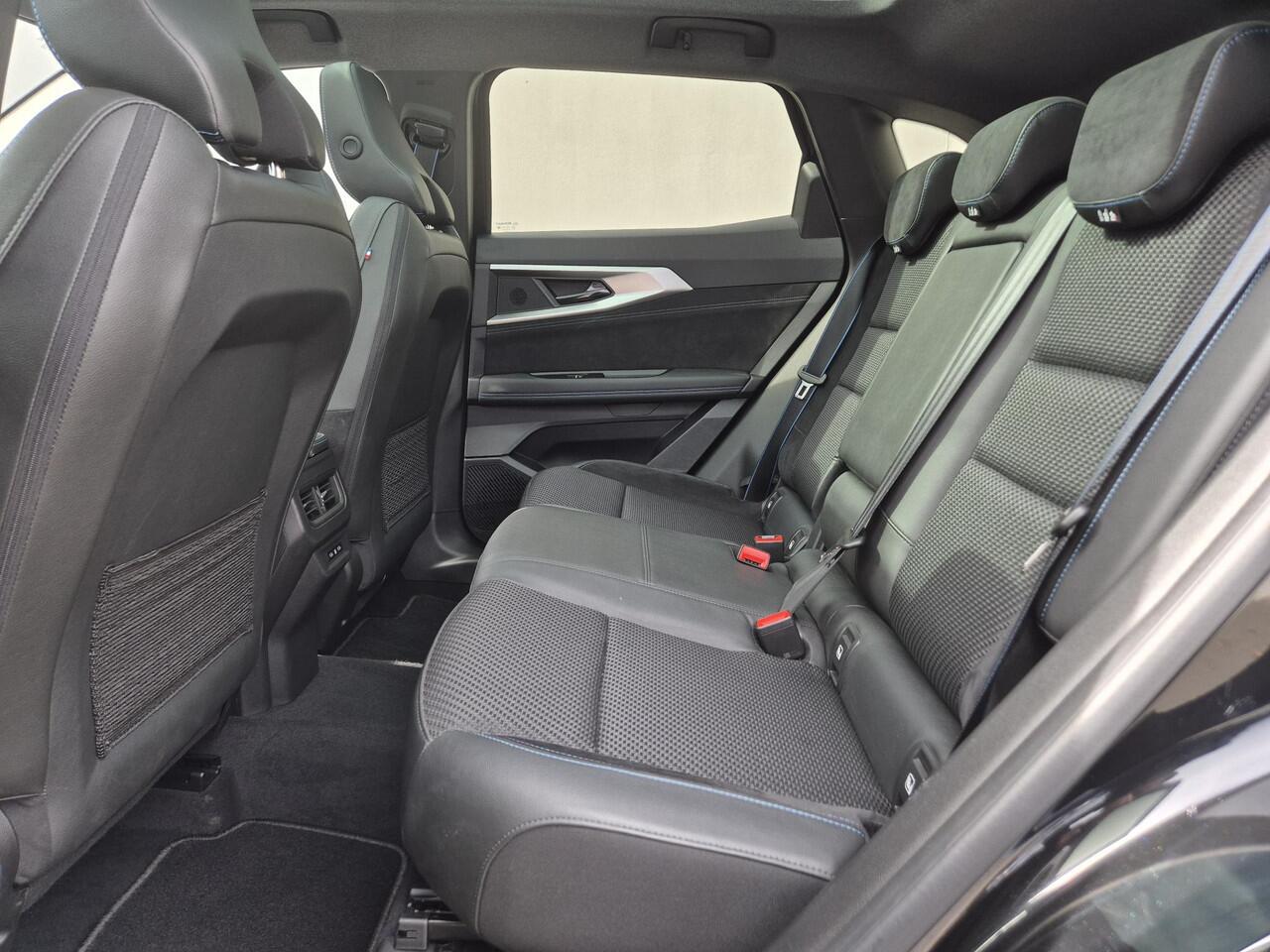 Renault Austral 1.3 mild hybrid 160 X-tronic techno esprit Alpine / Fabrieksgarantie tot 05-2027 / All season banden / Panoramadak / Trekgewicht 1800 kg / Elektrische achterklep / Adaptief cruise control / Achteruitrijcamera / Apple Carplay Android Auto /