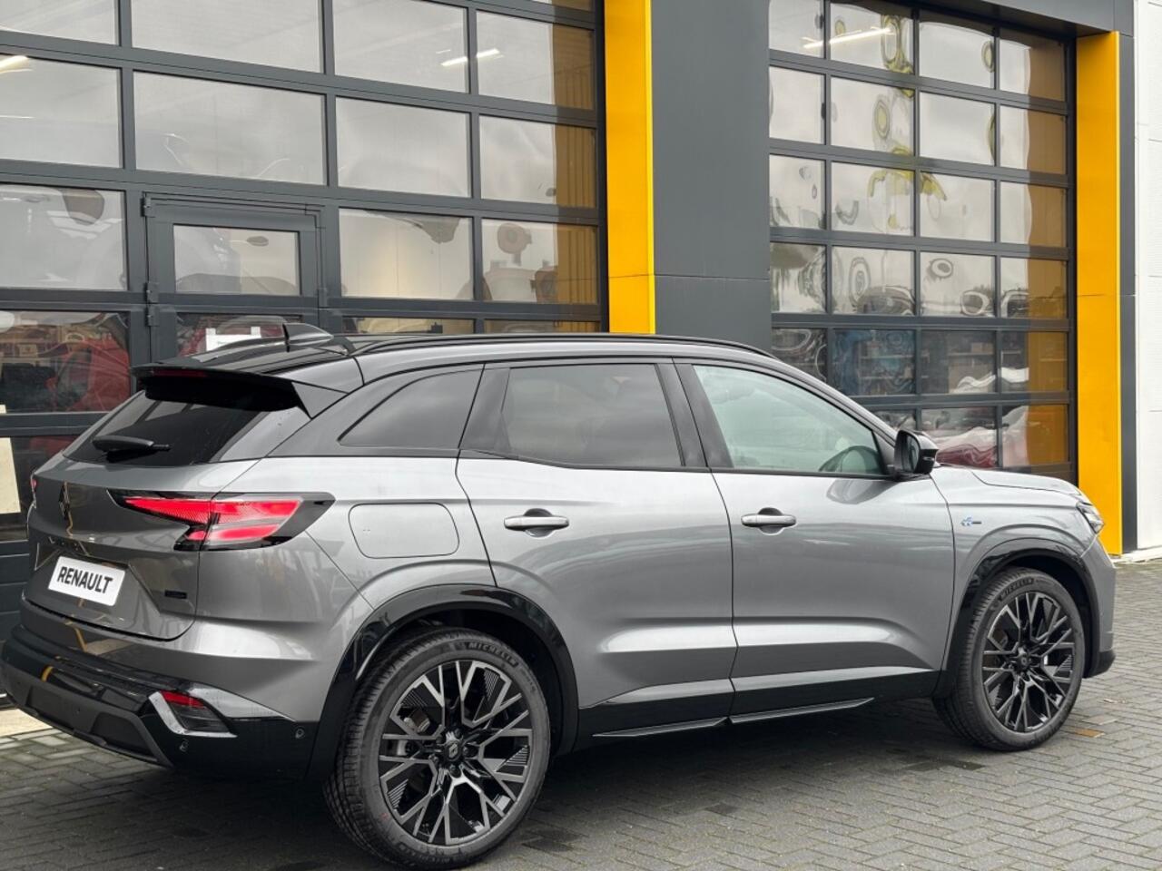 Renault Austral Esprit Alpine full hybrid E-Tech 200 Pack light en sound Pack around view camera