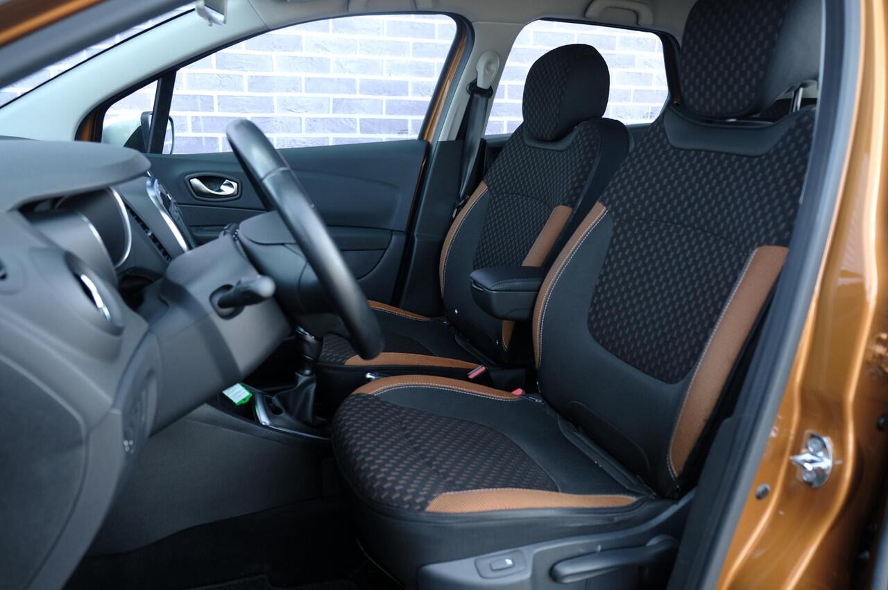 Renault CAPTUR TCe 90 Intens | Navigatie | Climate Control | LED koplampen | Stoelverwarming | Cruise Control | Achteruitrijcamera | Parkeersensoren | DAB+ radio | Volledig onderhouden | Two tone metaallak |