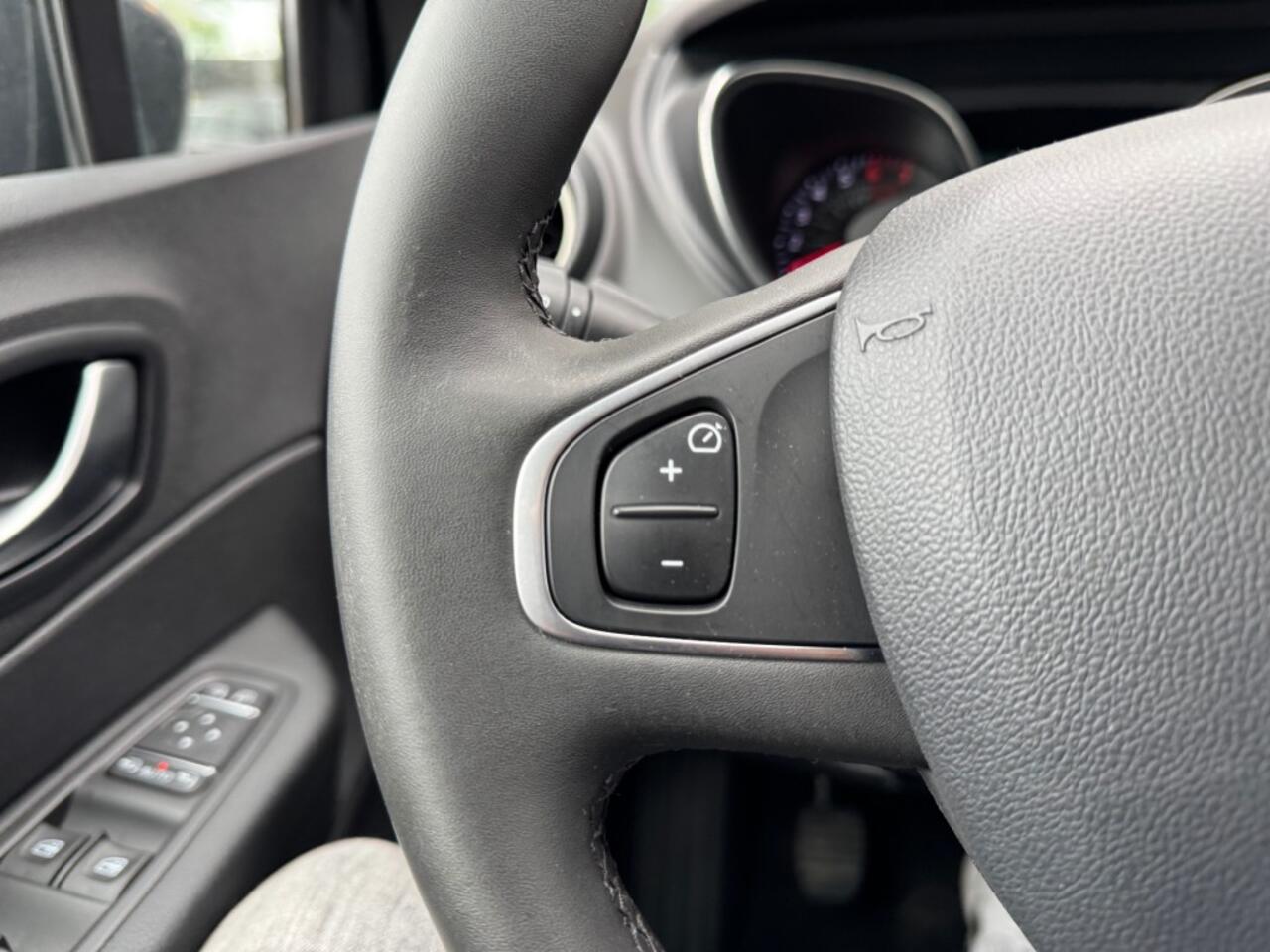 Renault CAPTUR 0.9 TCe Zen - navi - stoelverwarming - sensoren