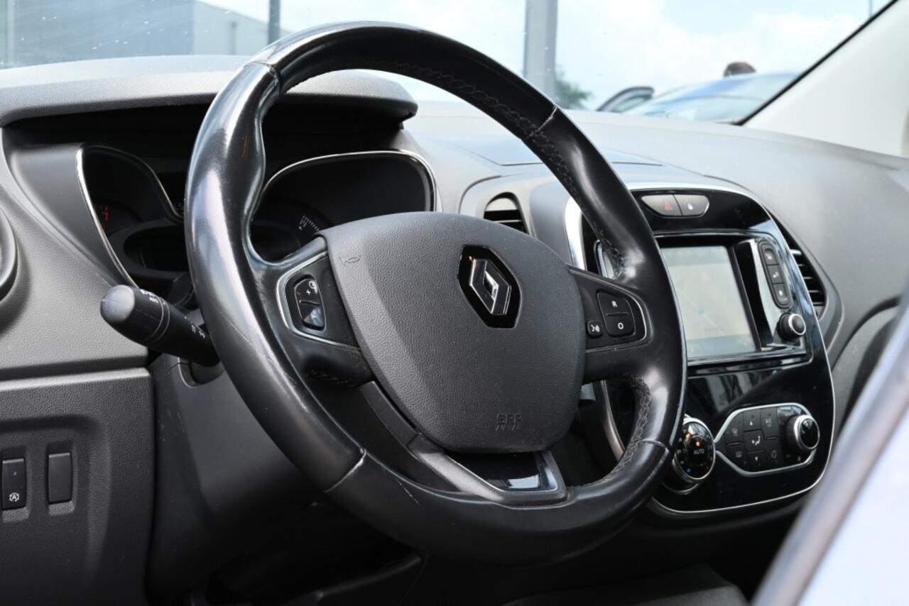 Renault CAPTUR Intense Cruise Navi Keyless