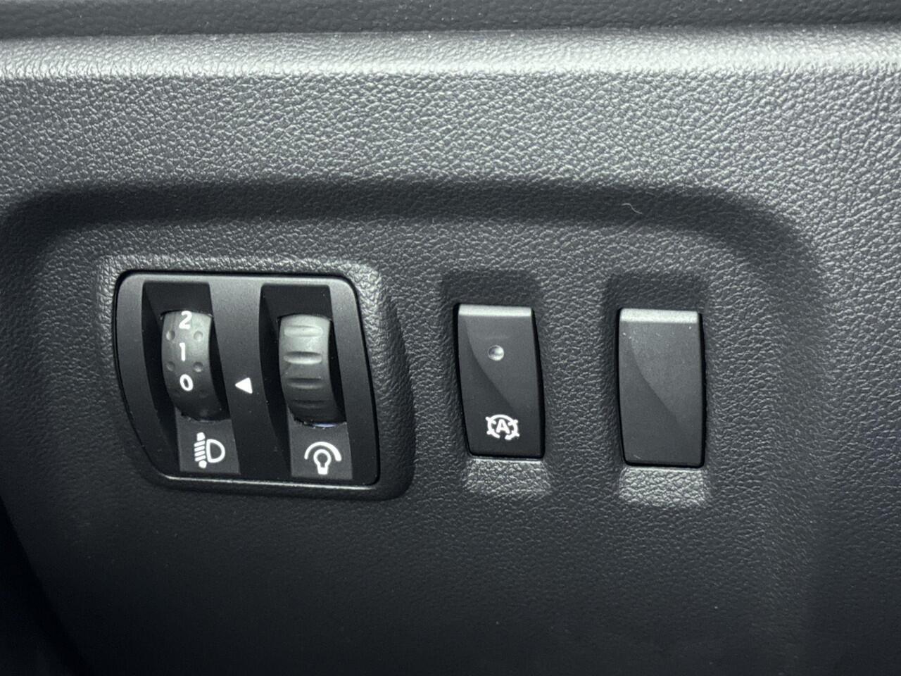 Renault CAPTUR 0.9 TCe 90pk Intens | Navigatie | Achteruitrij Camera | Parkeersensoren Voor & Achter | Climate Control | Cruise Control | Bluetooth Telefoonvoorbereiding | keyless Entry | Trekhaak | Privacy Glass |