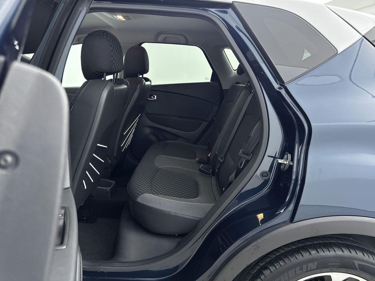 Renault CAPTUR 0.9 TCe 90pk Intens | Navigatie | Achteruitrij Camera | Parkeersensoren Voor & Achter | Climate Control | Cruise Control | Bluetooth Telefoonvoorbereiding | keyless Entry | Trekhaak | Privacy Glass |