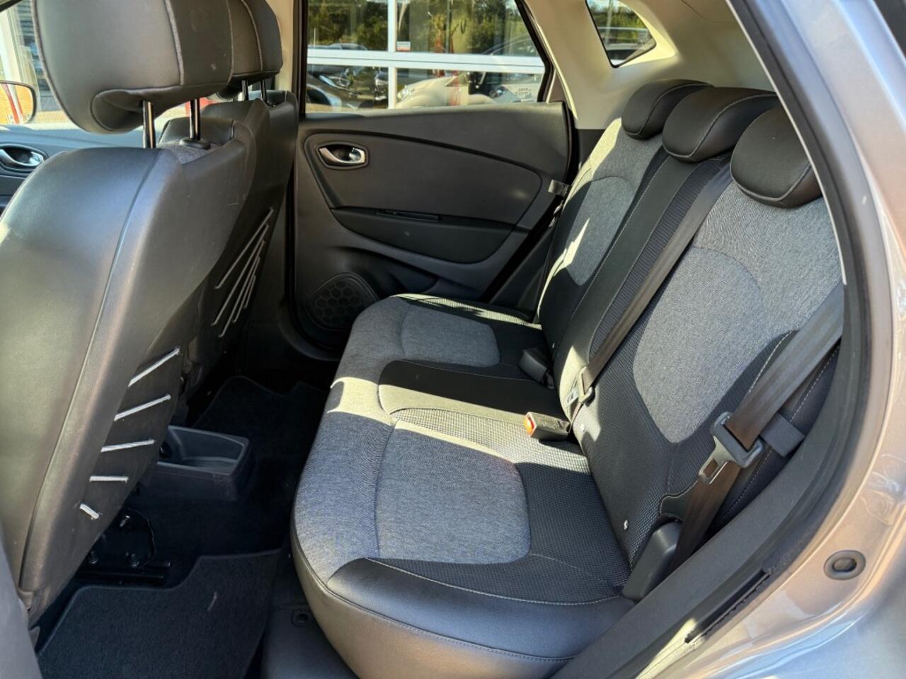 Renault CAPTUR 0.9 TCE INTENS AIRCO/NAVIGATIE/ECC/PDC/HOGE ZITen HOGE INSTAP