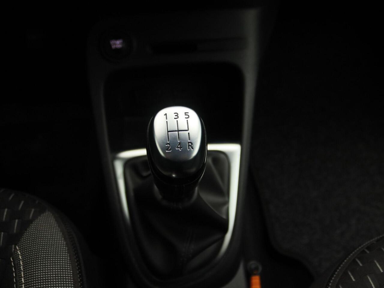 Renault CAPTUR TCe 90 Intens | Navi | Achteruitrijcamera + Parkeersensoren voor/achter | Climate Control | Trekhaak | Reservewiel | Dodehoekdetectie |