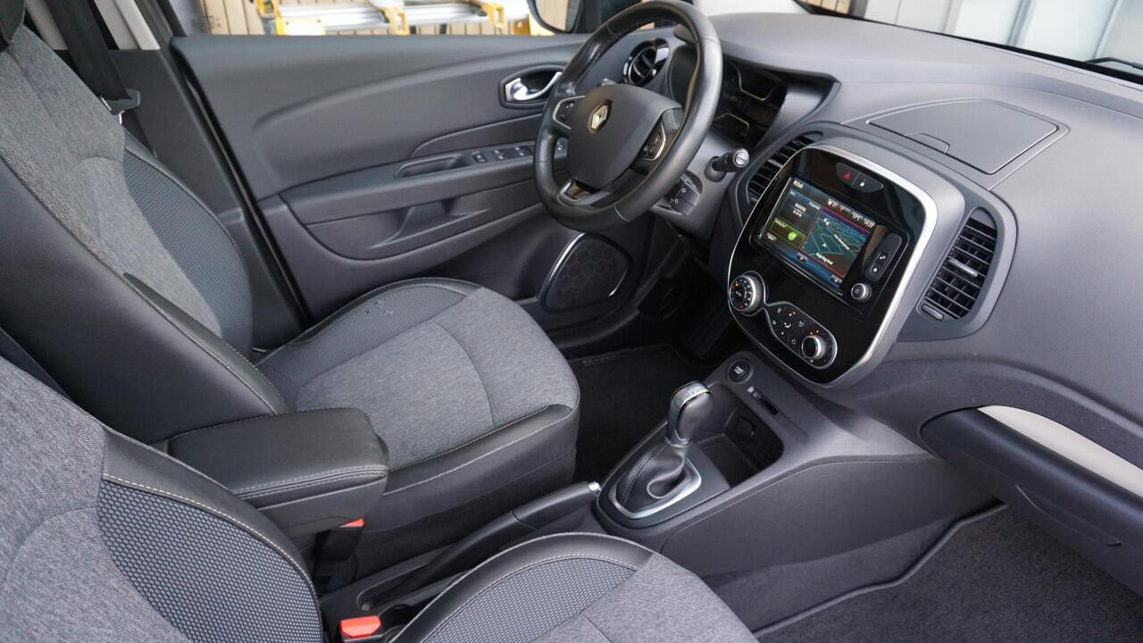 Renault CAPTUR 1.3 TCe 150PK Automaat Intens Pano.Dak Trekhaak 17inch LM Keyless LED H-Leder 91878km!