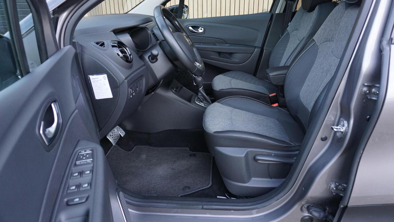 Renault CAPTUR 1.3 TCe 150PK Automaat Intens Pano.Dak Trekhaak 17inch LM Keyless LED H-Leder 91878km!