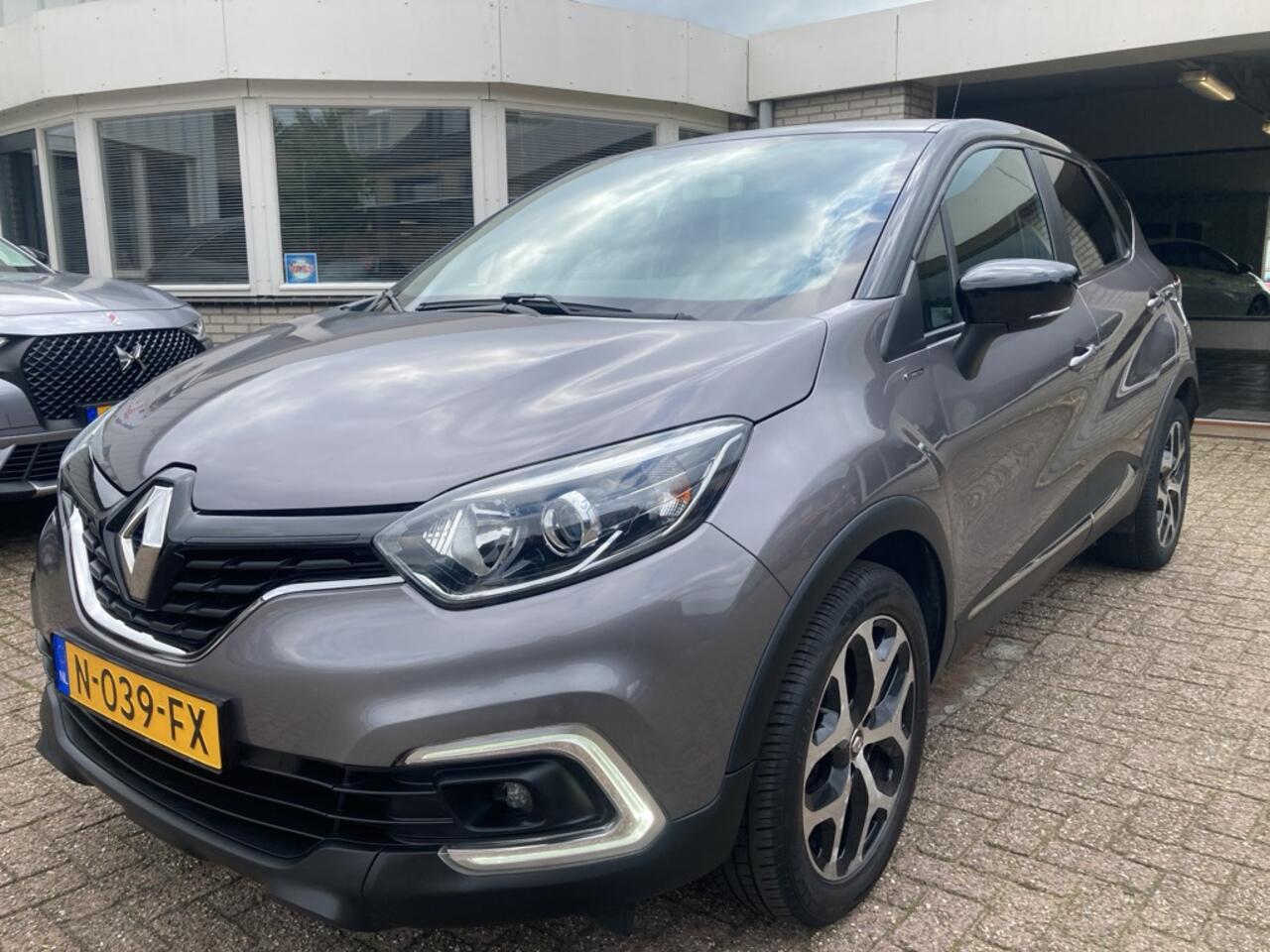 Renault CAPTUR 0.9 TCe 90pk Limited / Navigatie