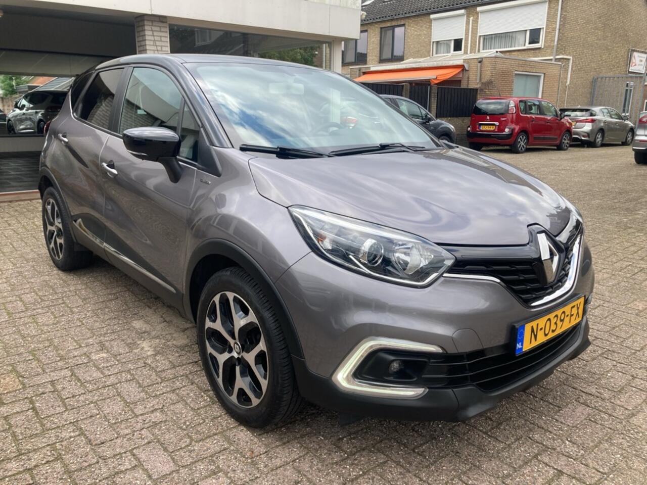 Renault CAPTUR 0.9 TCe 90pk Limited / Navigatie