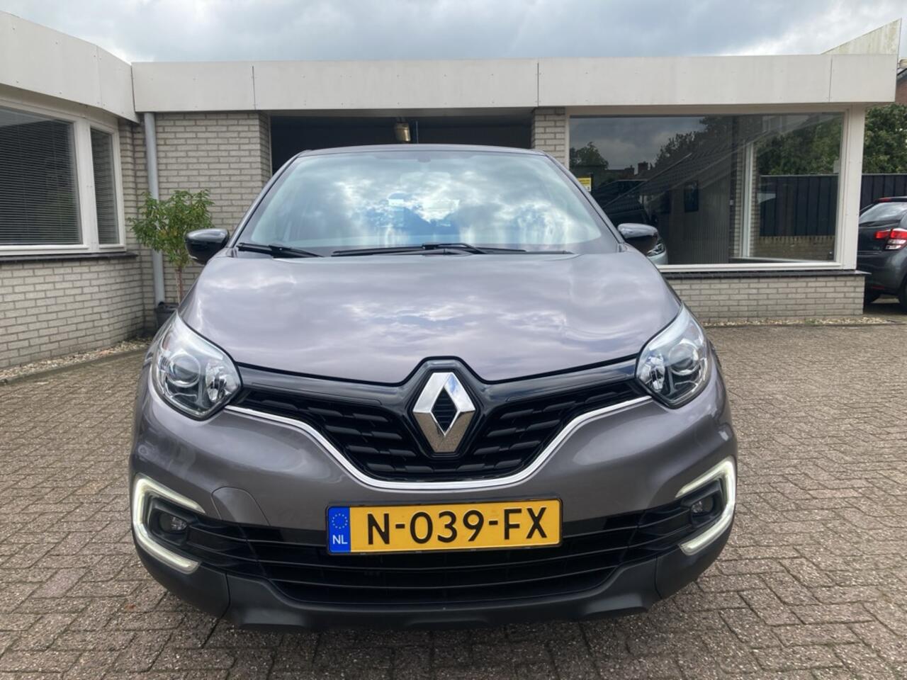 Renault CAPTUR 0.9 TCe 90pk Limited / Navigatie