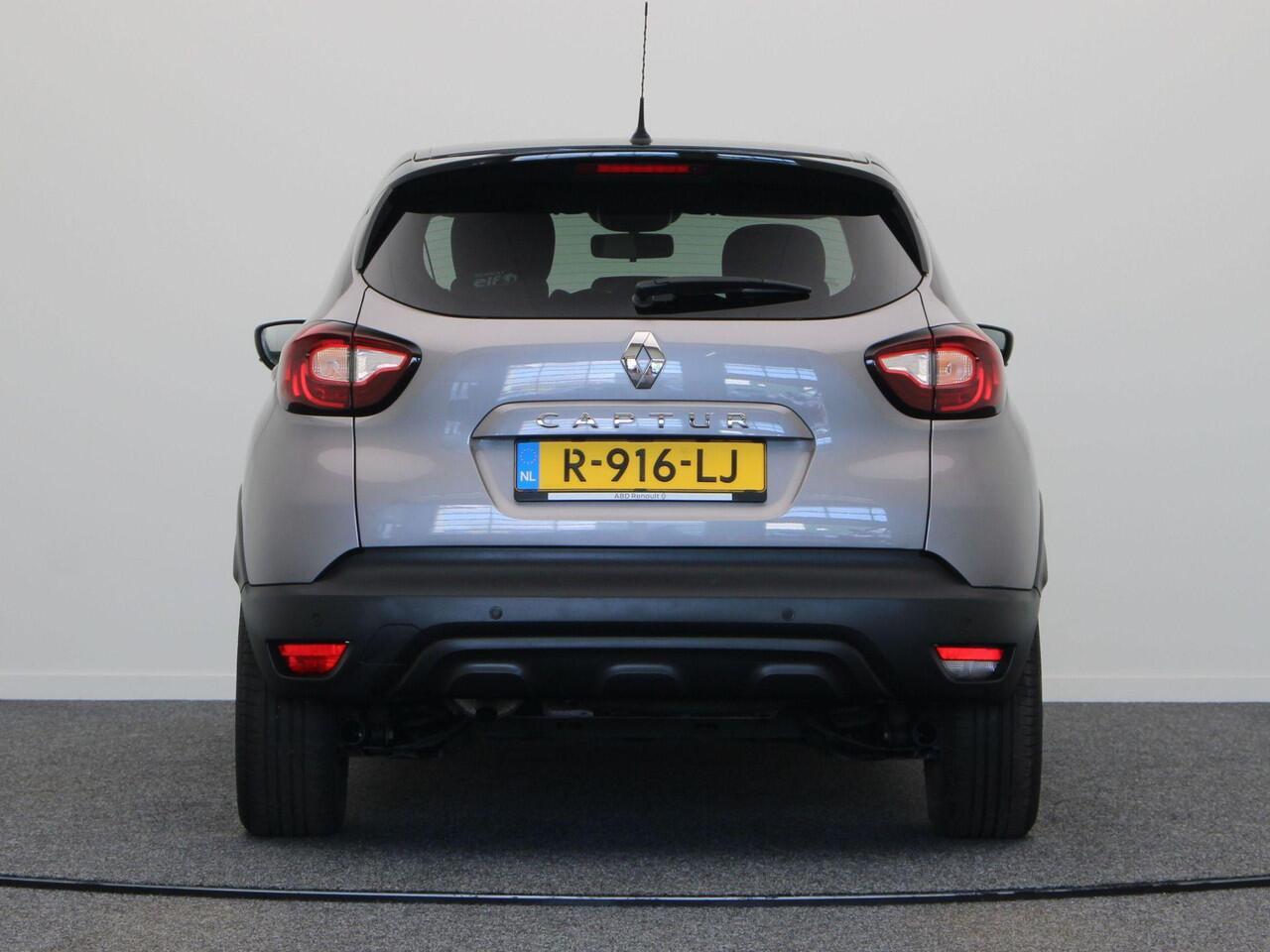 Renault CAPTUR 0.9 TCe Limited | Navigatie | Cruise control | Climate control | Parkeer sensoren | Licht metalen wielen | Privacy glass |