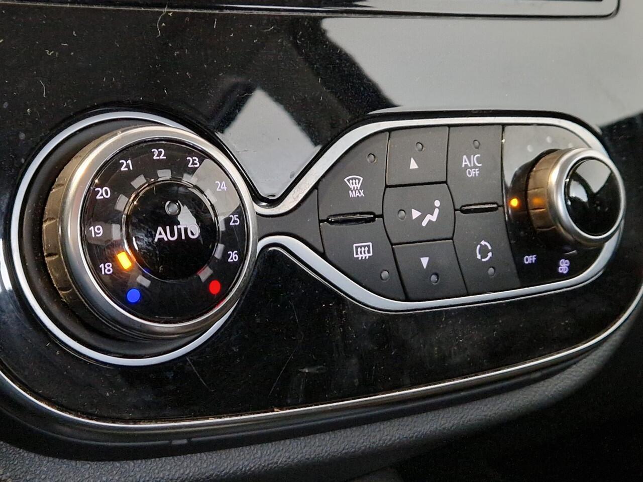 Renault CAPTUR 1.3 TCE 150 Intens NAVIGATIE | ACHTERUITRIJCAMERA | PARKEERSENSOREN VOOR & ACHTER | DODEHOEK DETECTIE |