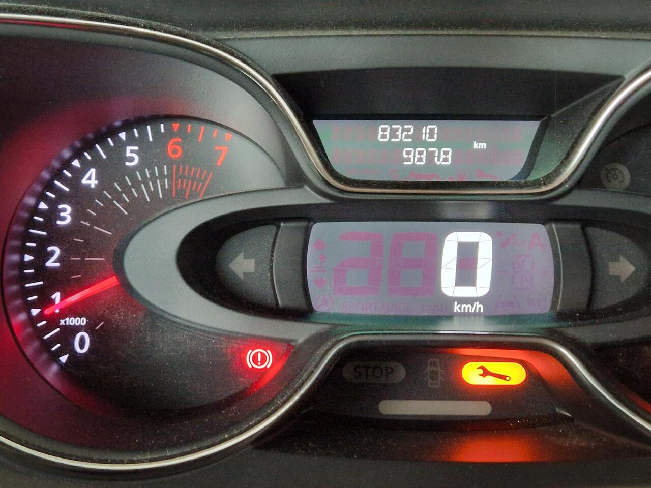 Renault CAPTUR 1.3 TCE 150 Intens NAVIGATIE | ACHTERUITRIJCAMERA | PARKEERSENSOREN VOOR & ACHTER | DODEHOEK DETECTIE |