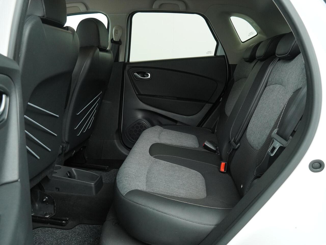 Renault CAPTUR 1.3 TCe Intens - Automaat - Navigatie - Climate Controle - Keyless Entry & Start