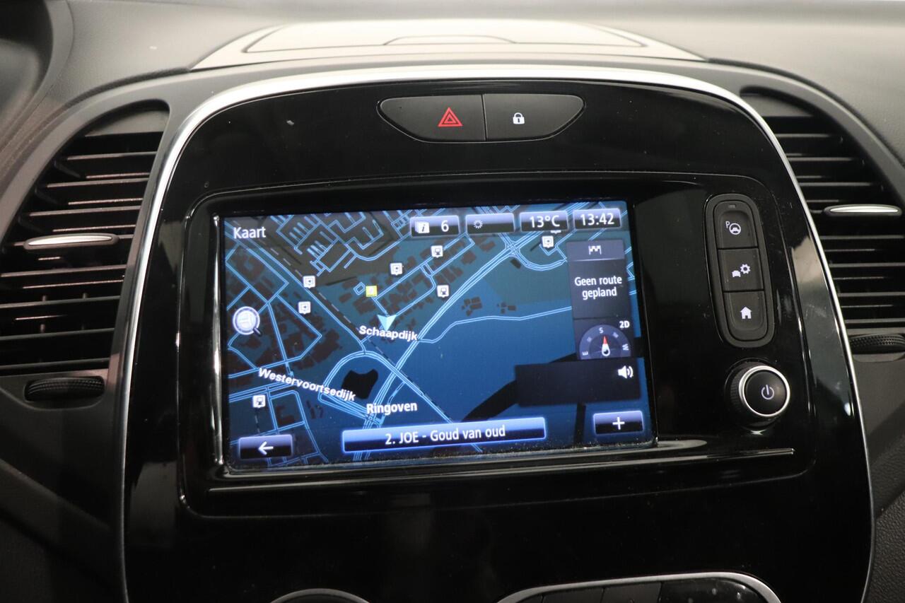 Renault CAPTUR 0.9 TCe Intens | Panoramadak | Camera | Climate control | Cruise control | Navigatie | AndroidAuto | Navigatie |