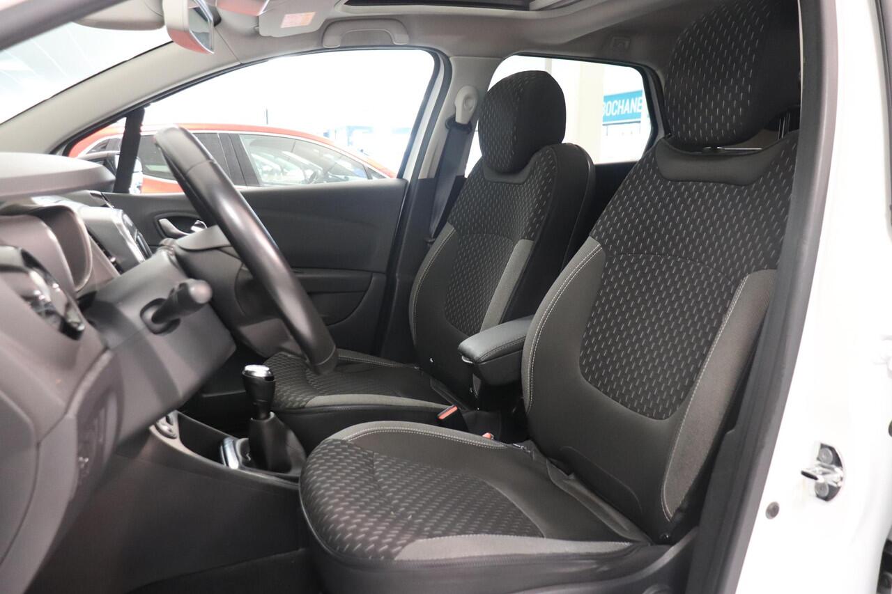 Renault CAPTUR 0.9 TCe Intens | Panoramadak | Camera | Climate control | Cruise control | Navigatie | AndroidAuto | Navigatie |