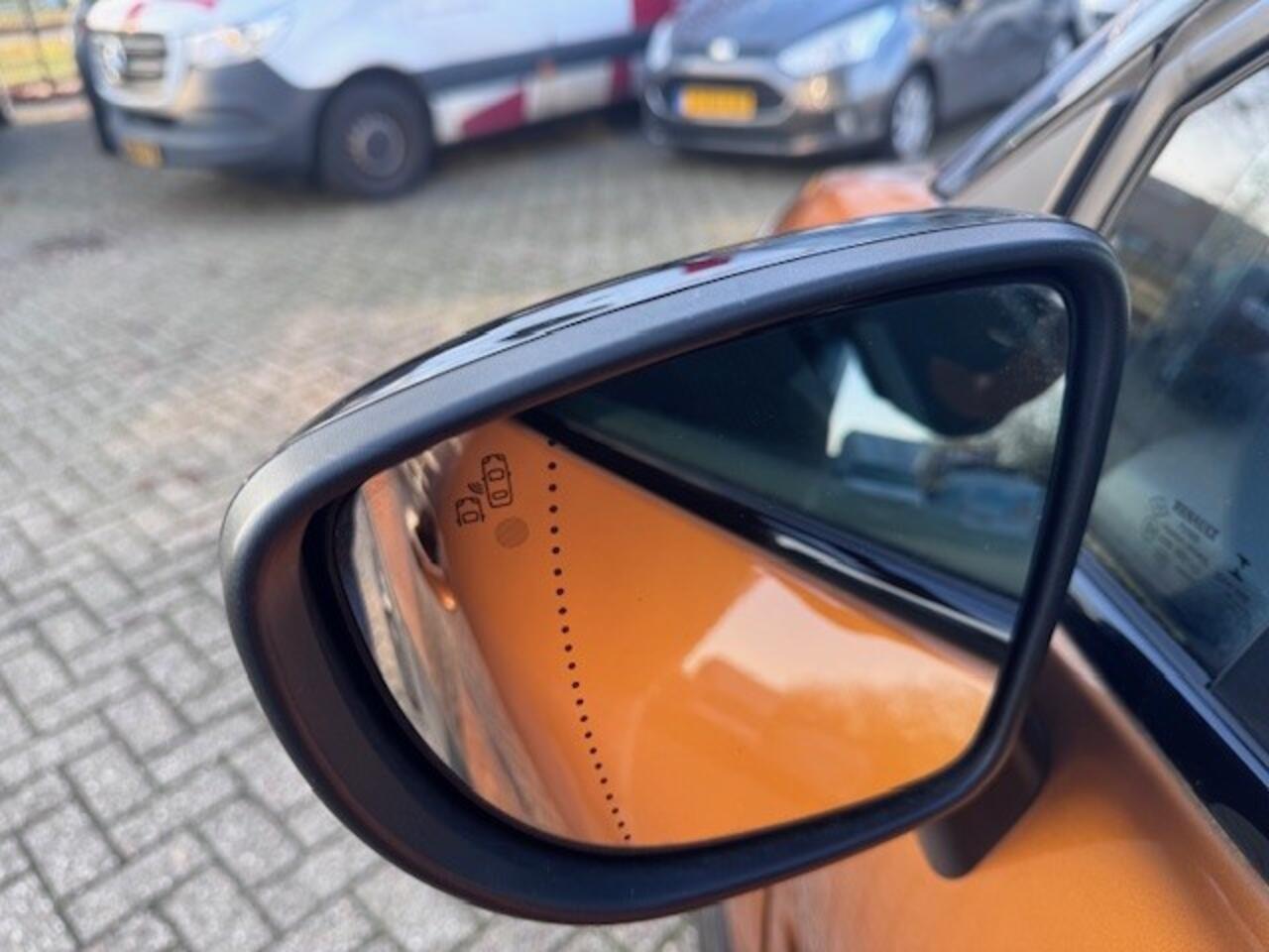 Renault CAPTUR 1.3 TCe Intens Automaat en Led koplampen. Navi.