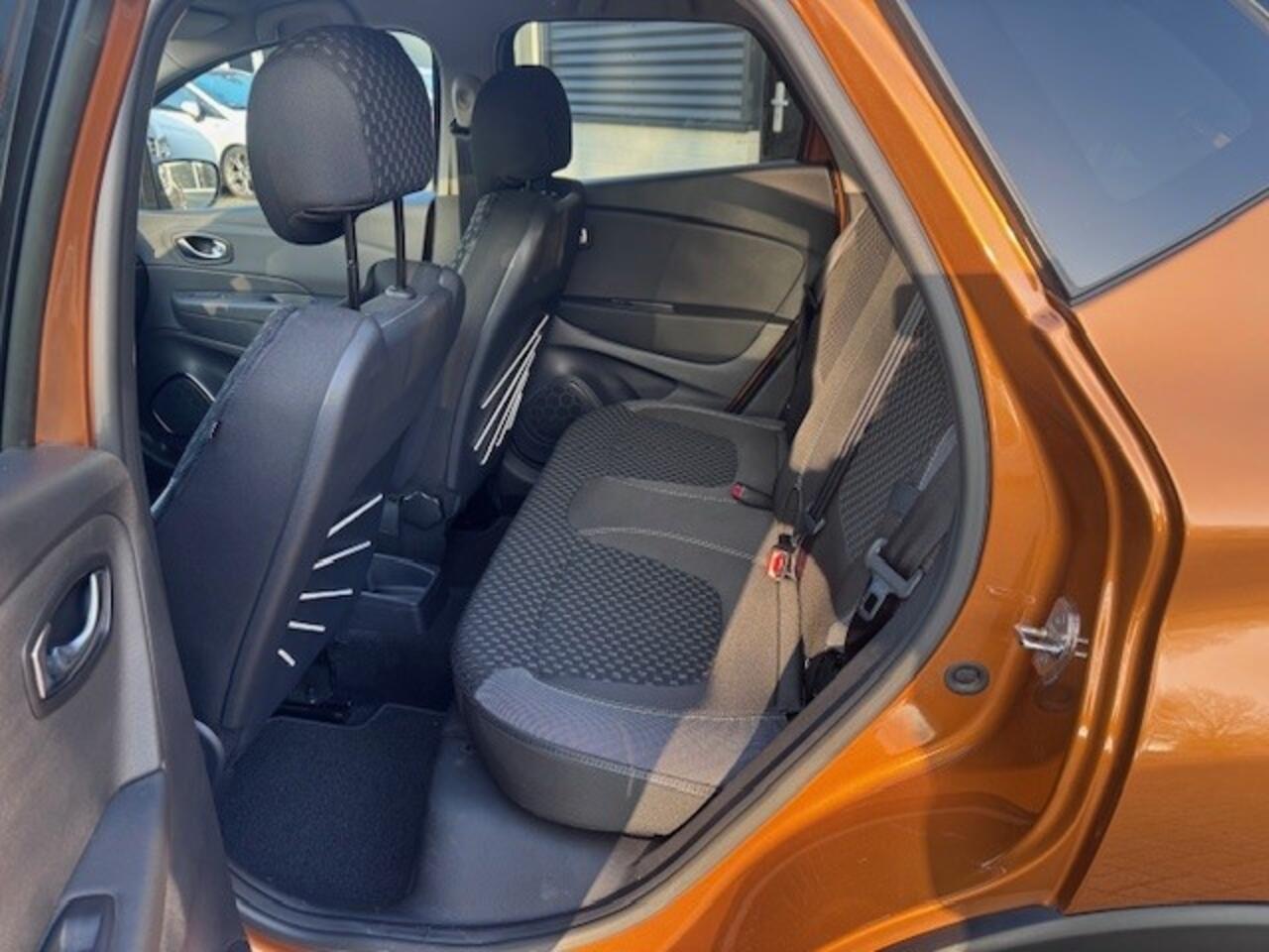 Renault CAPTUR 1.3 TCe Intens Automaat en Led koplampen. Navi.