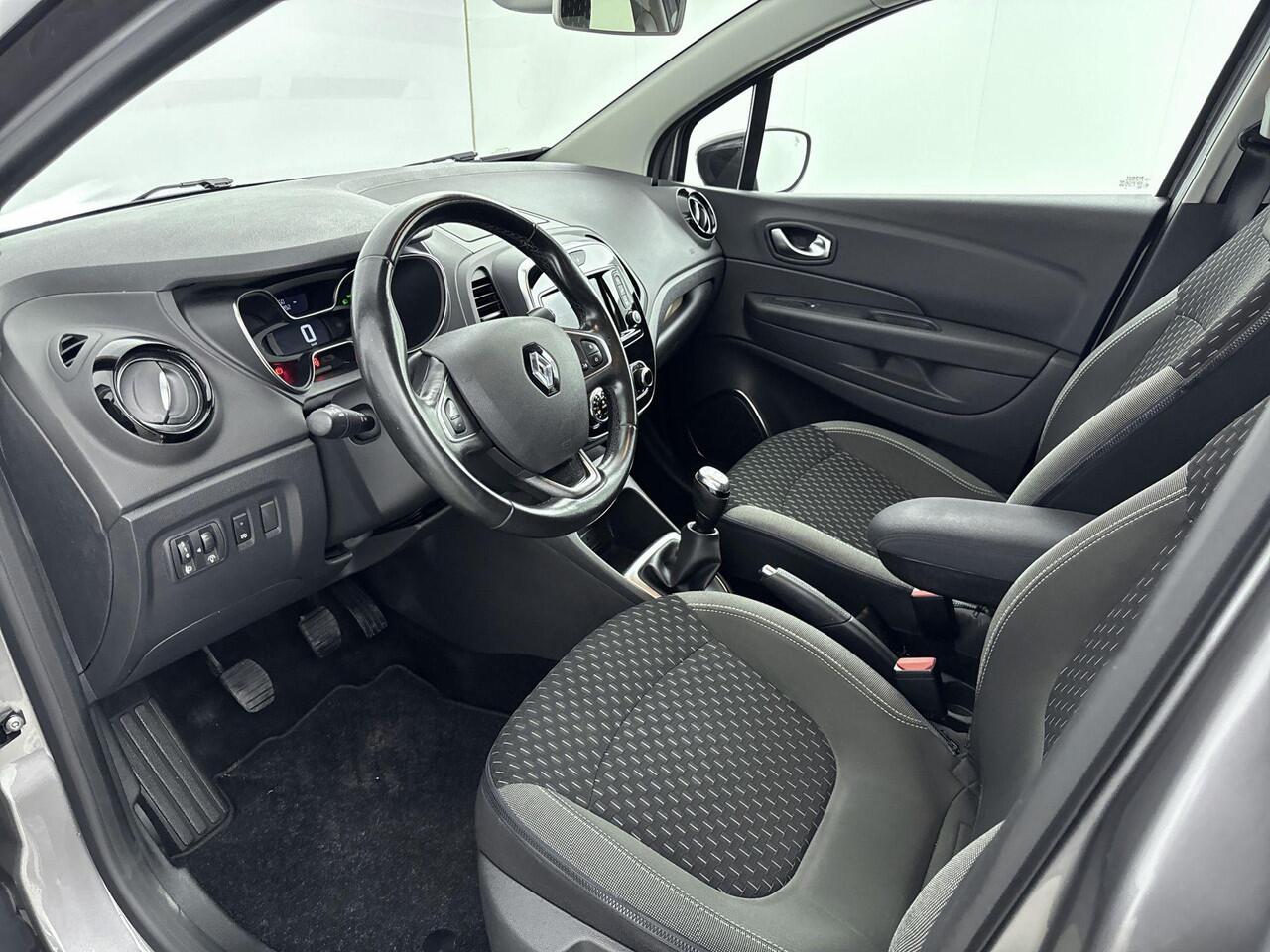 Renault CAPTUR 0.9 TCe 90Pk Intens | Navigatie | Parkeersensoren Voor & Achter | Achteruitrijcamera | Cruise Control & Snelheidsbegrenzer | Keyless Entry | Privacy Glass | Climate Control | Licht & Regensensor |