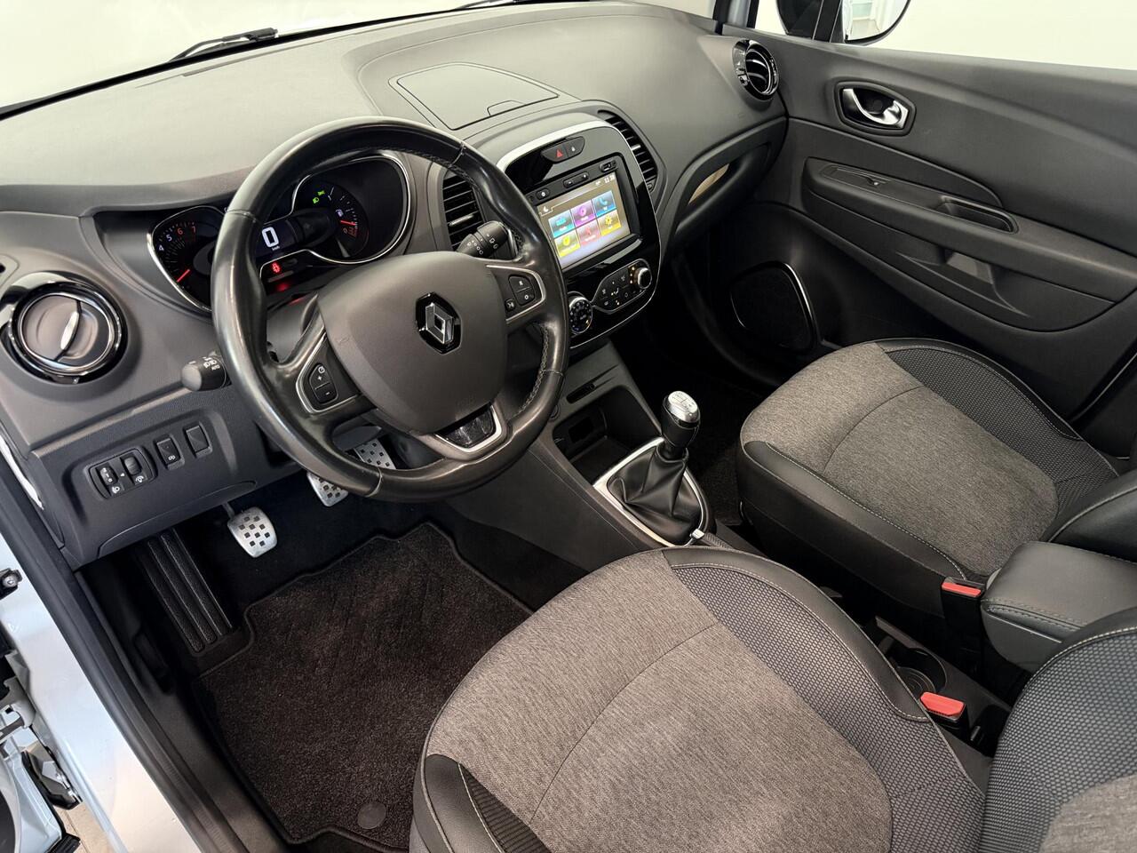 Renault CAPTUR 0.9 TCe 90 Intens | Trekhaak | Armsteun | Navigatie | Climate Control | Cruise Control | Lichtmetalen velgen 17"