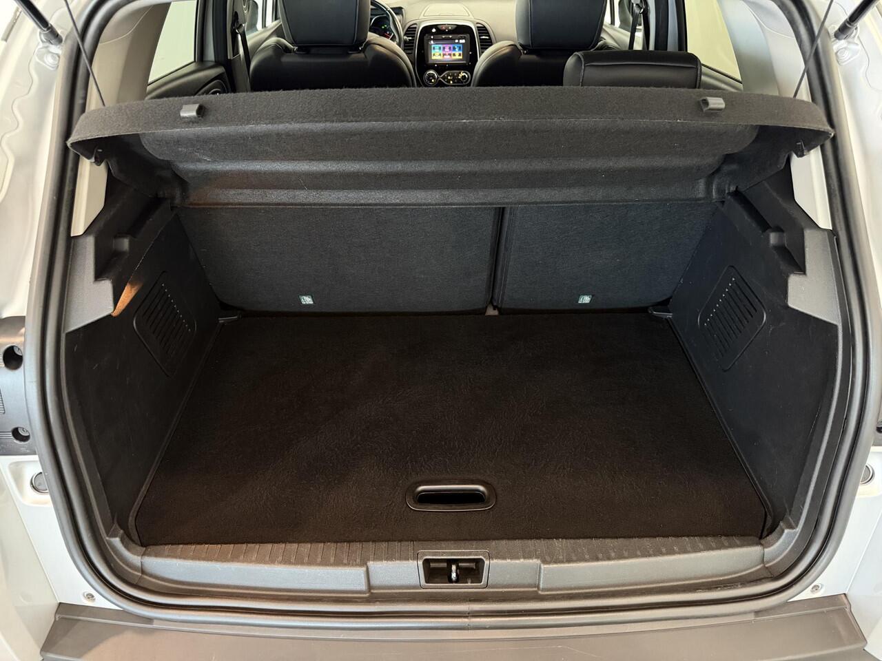 Renault CAPTUR 0.9 TCe 90 Intens | Trekhaak | Armsteun | Navigatie | Climate Control | Cruise Control | Lichtmetalen velgen 17"