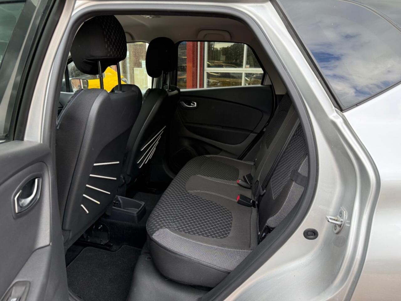 Renault CAPTUR 0.9 TCE INTENS AIRCO/NAVIGATIE/ECC/PDC/HOGE ZITen HOGE INSTAP