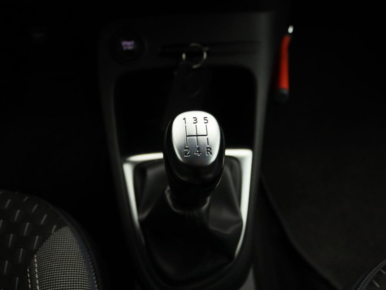 Renault CAPTUR TCe 90 Intens | R-Link navigatie | Easy Life Pack met parkeersensoren rondom, achteruitrijcamera en automatisch inparkeren | Climate Control | Two-tone metaalkleur |