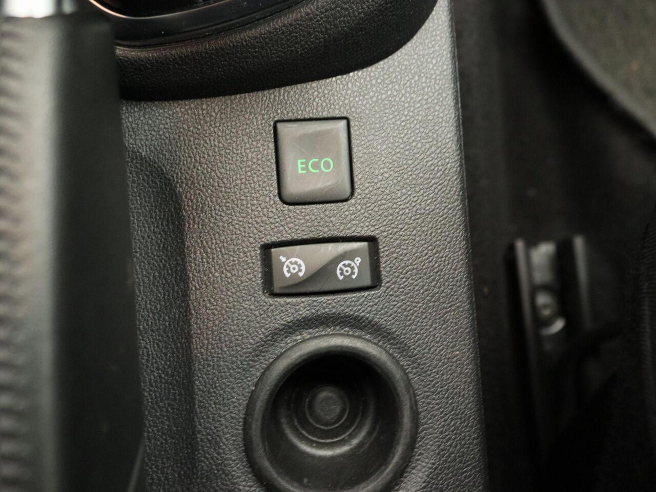 Renault CAPTUR TCe 90 Intens | R-Link navigatie | Easy Life Pack met parkeersensoren rondom, achteruitrijcamera en automatisch inparkeren | Climate Control | Two-tone metaalkleur |