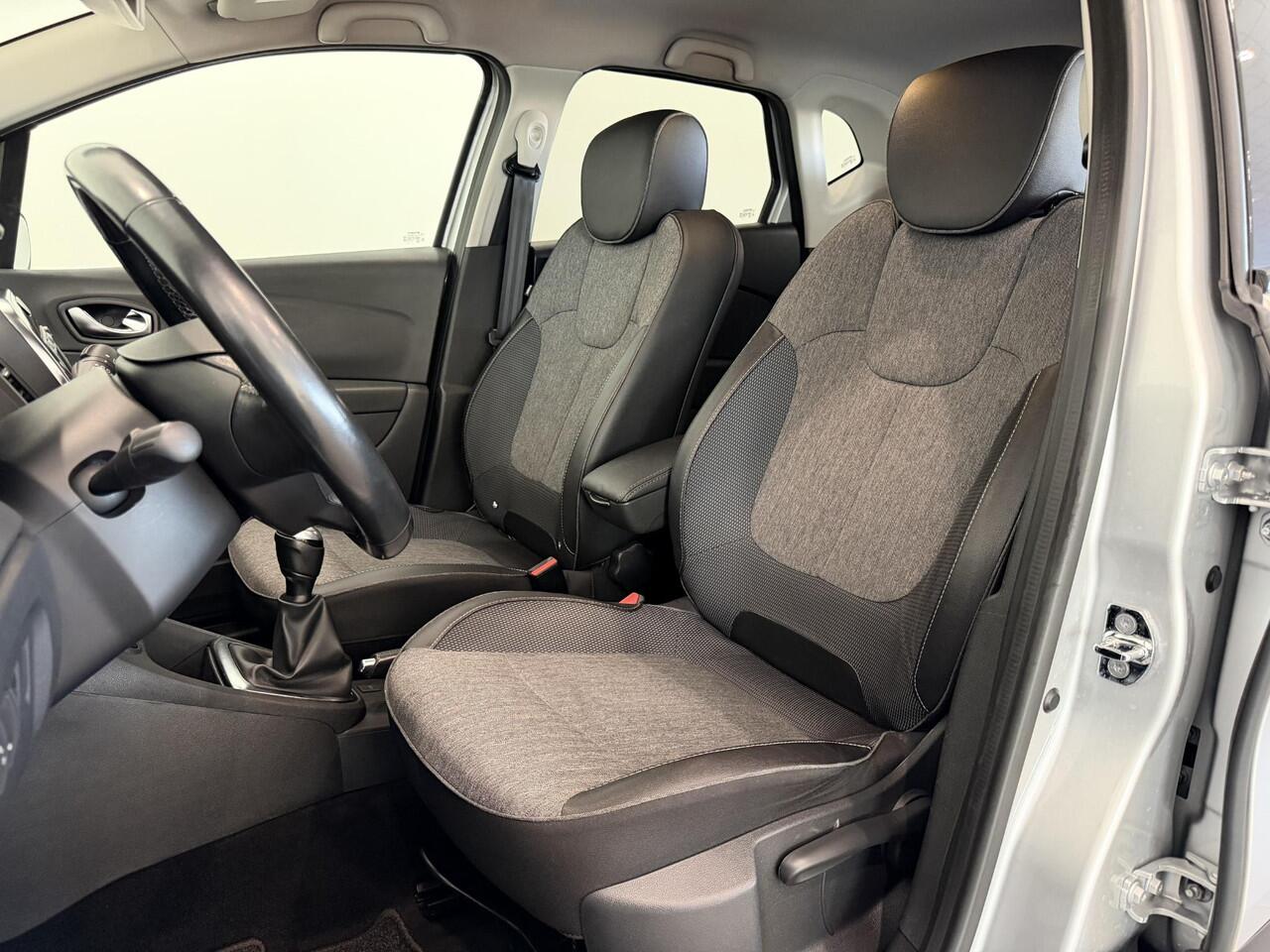 Renault CAPTUR 0.9 TCe 90 Intens | Trekhaak | Armsteun | Navigatie | Climate Control | Cruise Control | Lichtmetalen velgen 17"