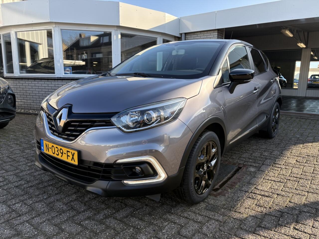 Renault CAPTUR 0.9 TCe 90pk Limited / Navigatie
