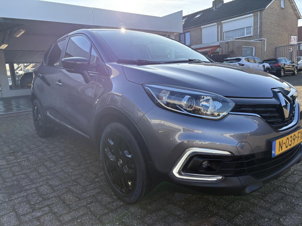 Renault CAPTUR 0.9 TCe 90pk Limited / Navigatie