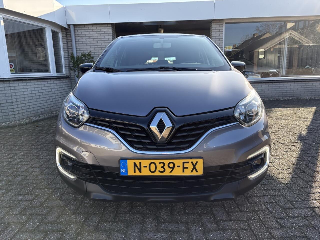 Renault CAPTUR 0.9 TCe 90pk Limited / Navigatie