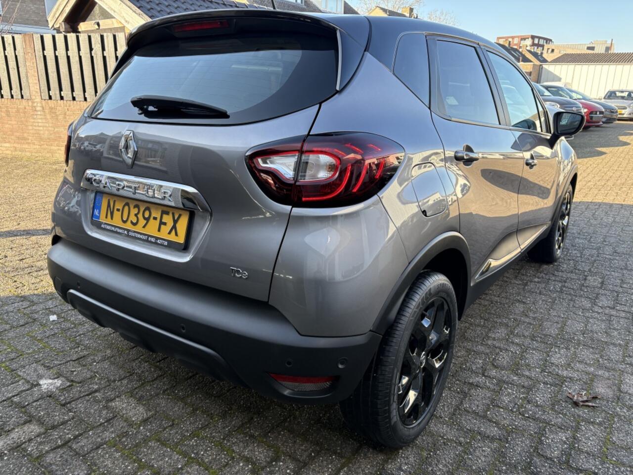 Renault CAPTUR 0.9 TCe 90pk Limited / Navigatie