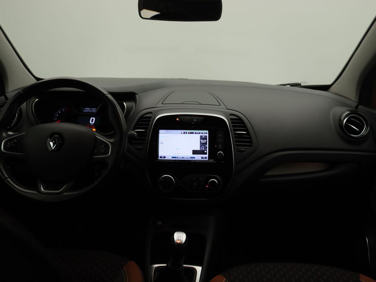 Renault CAPTUR TCe 130 Intens | Trekhaak | R-link navigatie | Two-tone metaalkleur | Climate Control | Parkeersensoren rondom met achteruitrijcamera | Lichtmetalen velgen |