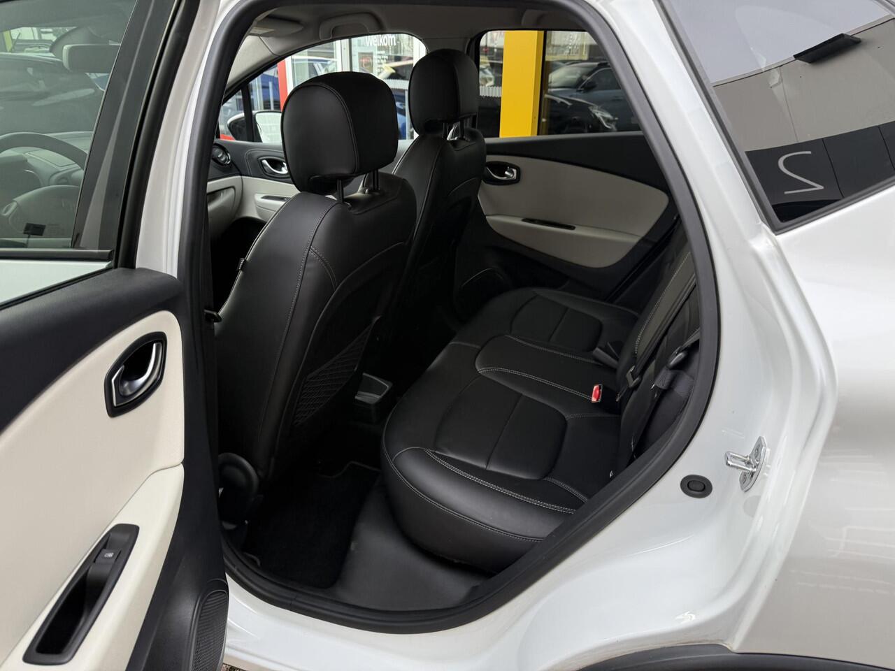 Renault CAPTUR 1.3 TCe Initiale Paris | Bose Audio | Achteruitrijcamera | Stoelverwarming | Leer | LED | DAB | Climate Control | Dodehoek detectie |