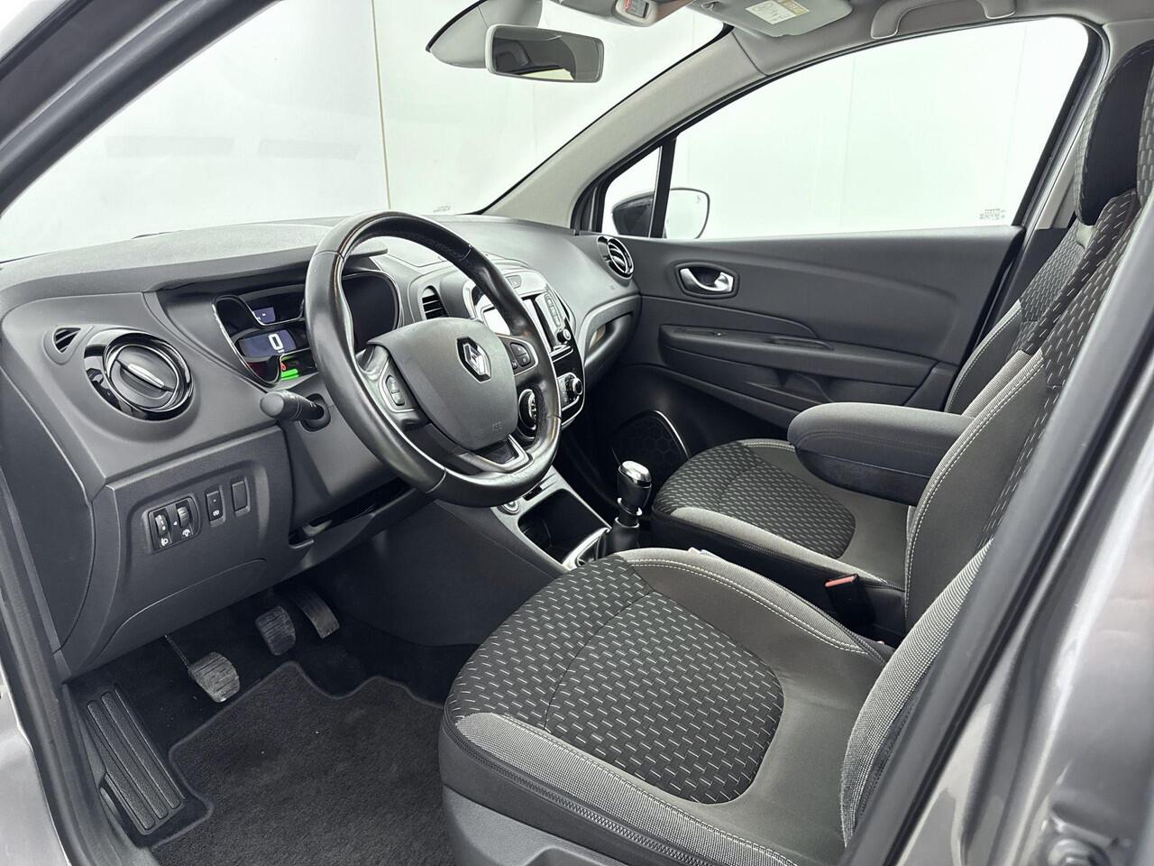 Renault CAPTUR 1.3 TCe 130Pk Intens | Navigatie | Apple & Android Caplay | Parkeersensoren Voor & Achter | Achteruitrijcamera | Trekhaak | Climate Control | Parkeerassistent