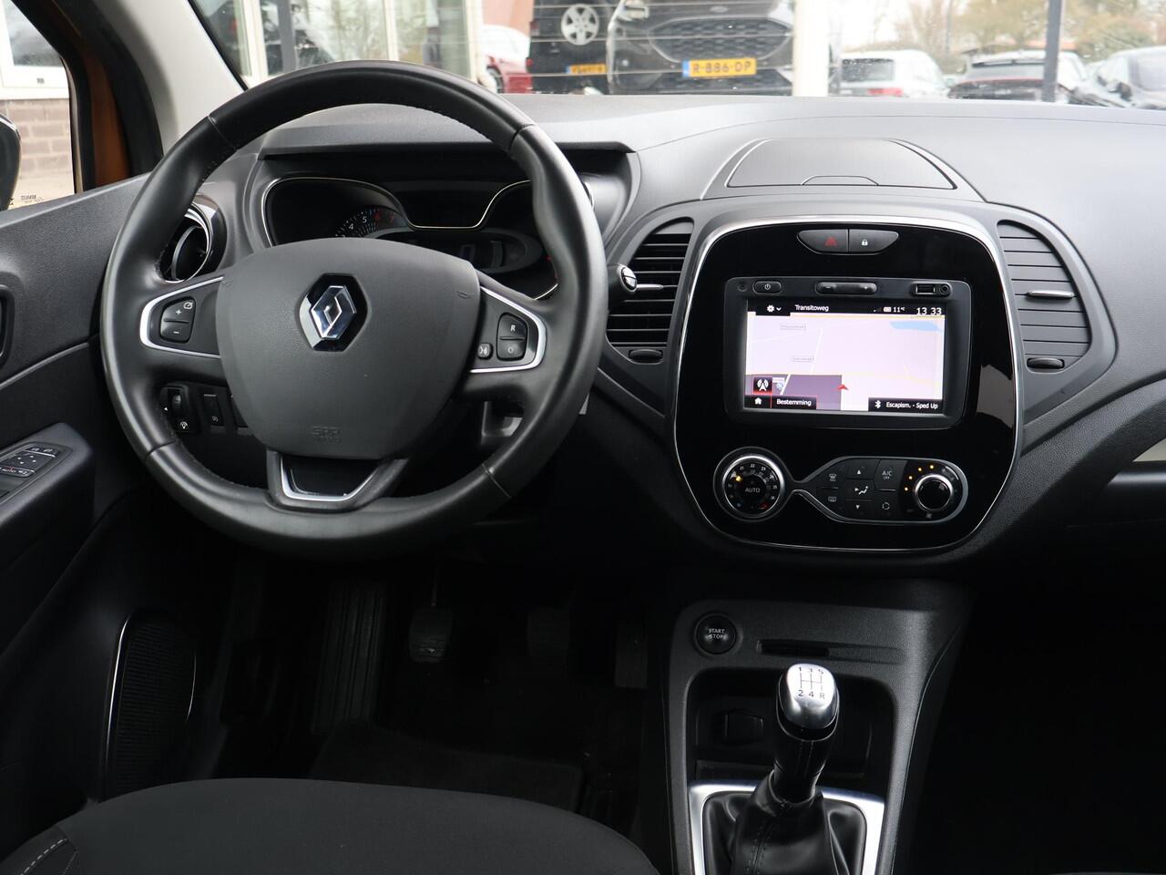 Renault CAPTUR 0.9 TCe LIMITED + STOELVERW. | DAB | NAVIGATIE | CRUISE | 17 INCH | ZWART DAK | PRIVACY GLASS