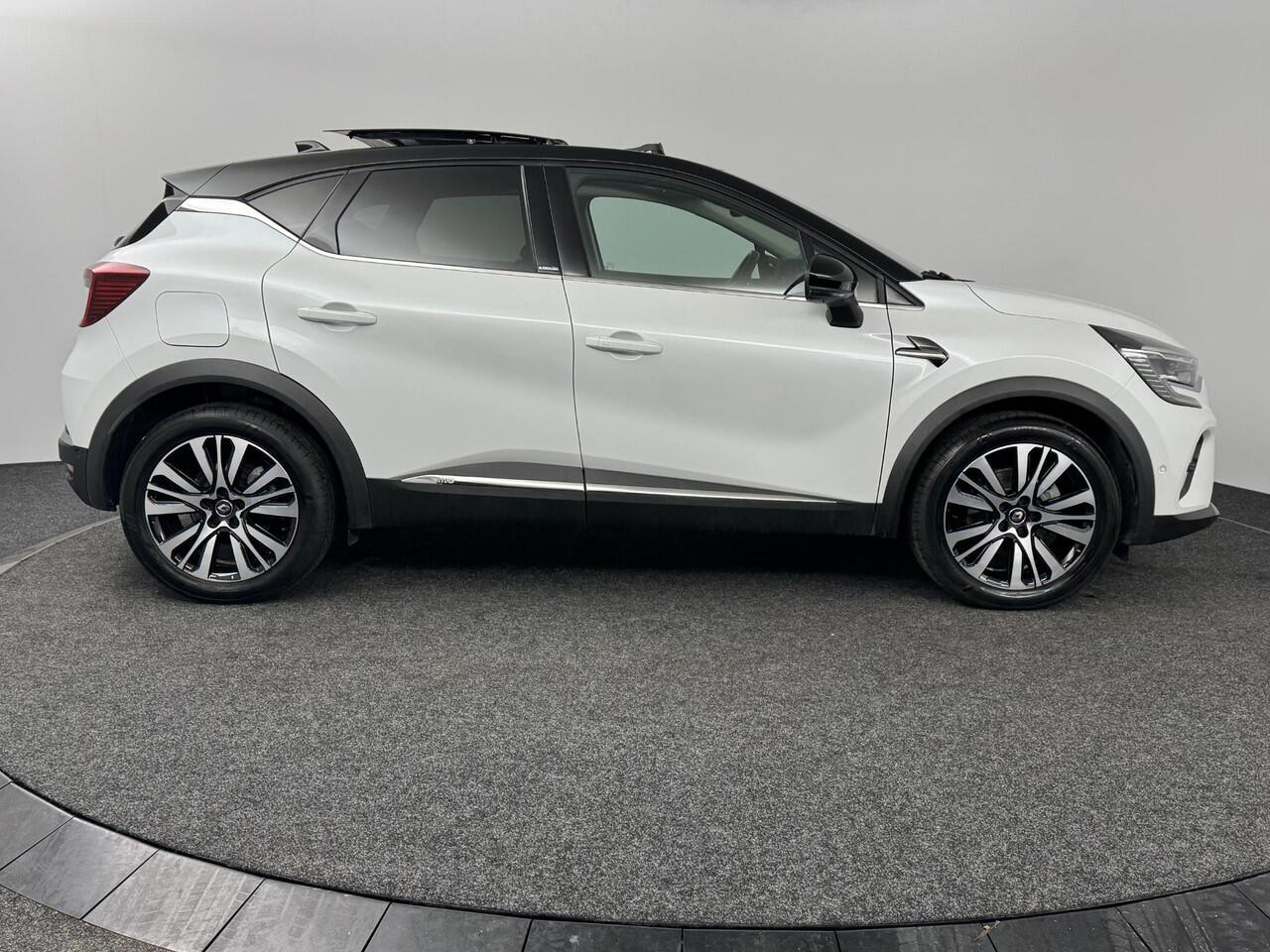 Renault CAPTUR 1.6 E-Tech Plug-in Hybrid 160 Initiale Paris / Schuif-/kanteldak / Lederen Bekleding / Parkeercamera