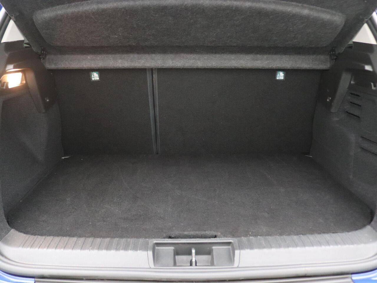 Renault CAPTUR 1.6 E-Tech Plug-in Hybrid Edition One 160PK Aut. Achteruitrijcamera, Navi, Cruise Controle, Climate Controle, Keyless, Trekhaak, 18" LM Velgen