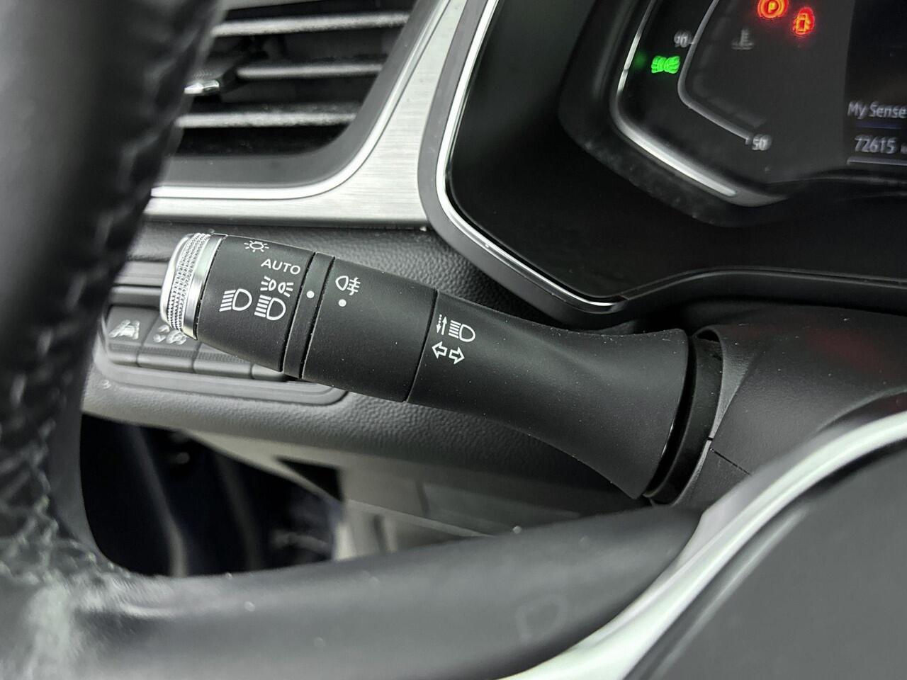 Renault CAPTUR 1.0 TCe 100Pk Intens | Navigatie via Apple Carplay/Android Auto | Climate Control | Cruise Control | Parkeersensoren | Keyless Entry & Start | Armsteun | Bluetooth | Lichtmetalen Velgen |