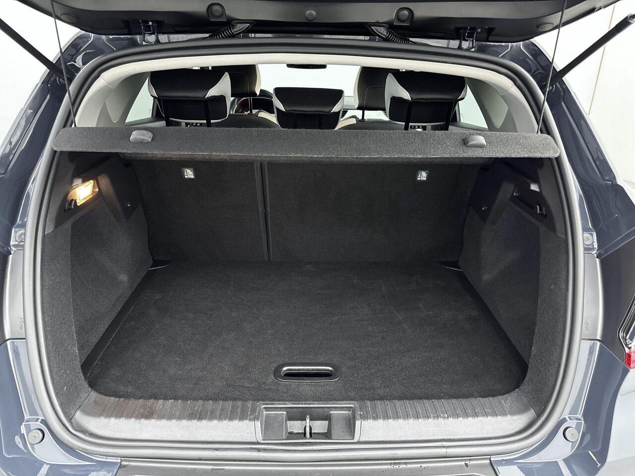 Renault CAPTUR 1.0 TCe 100Pk Intens | Navigatie via Apple Carplay/Android Auto | Climate Control | Cruise Control | Parkeersensoren | Keyless Entry & Start | Armsteun | Bluetooth | Lichtmetalen Velgen |