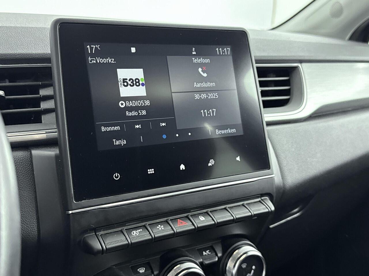 Renault CAPTUR 1.0 TCe 100Pk Intens | Navigatie via Apple Carplay/Android Auto | Climate Control | Cruise Control | Parkeersensoren | Keyless Entry & Start | Armsteun | Bluetooth | Lichtmetalen Velgen |