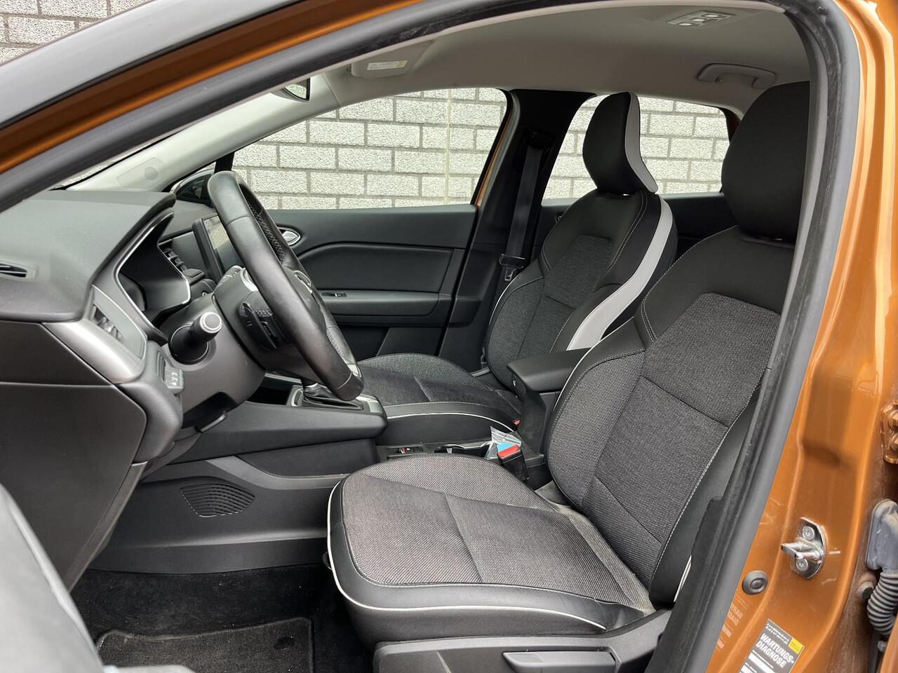 Renault CAPTUR 1.3 TCe 155 Intens | Apple CarPlay / Android Auto | Parkeersensoren achter | Navigatie |